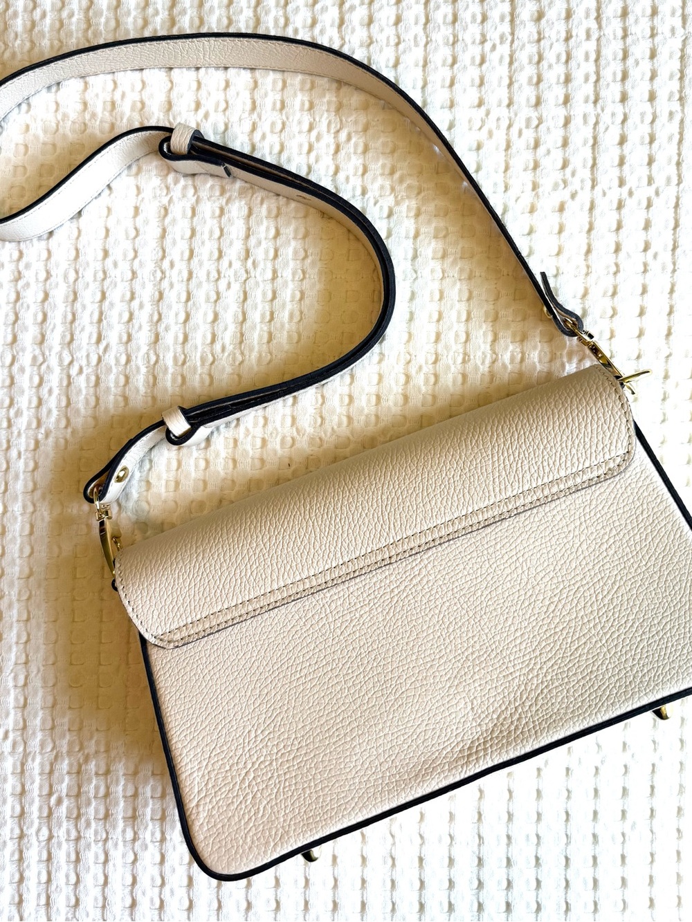 Divina Ferenze Cream Pebble Leather Crossbody Bag with Gold Hardware - Picture 2 of 6